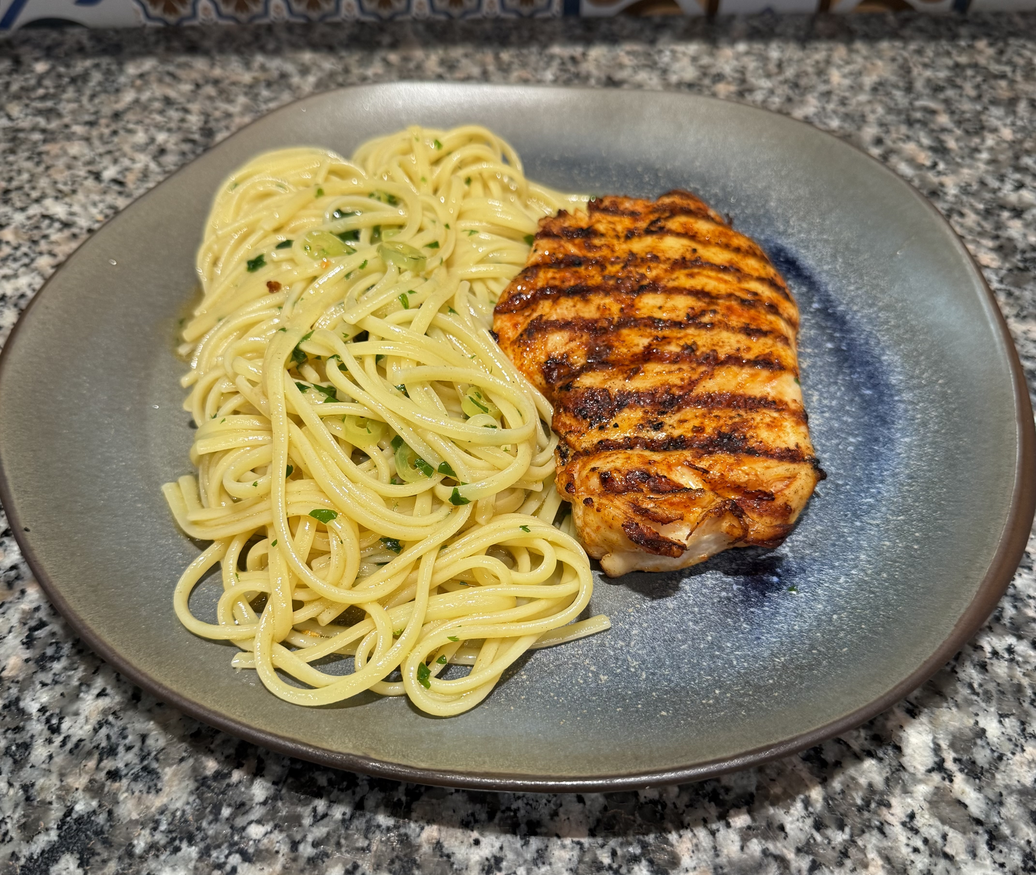 Spageti Aglio, Olio e Peperoncino me Fileto Pule